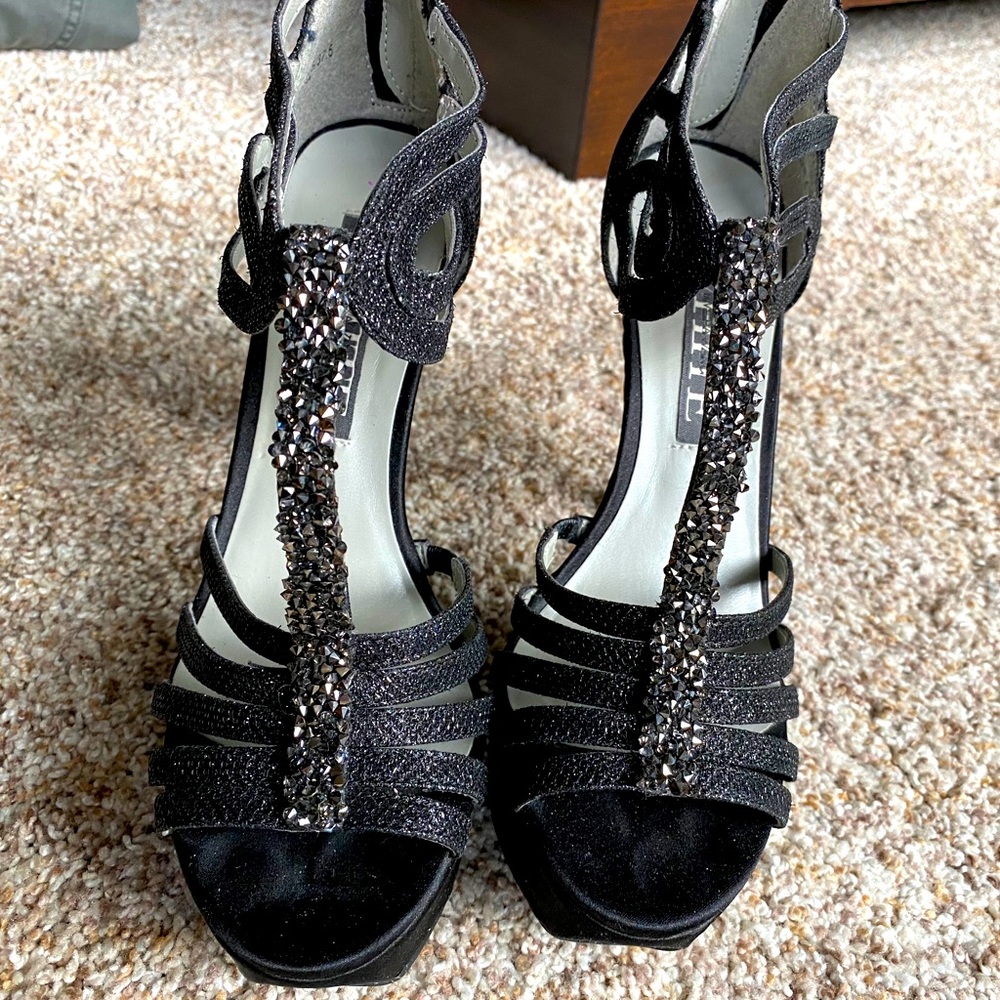 📦DONATING 3/1📦Vera Wang Formal Heels - Picture 2 of 6